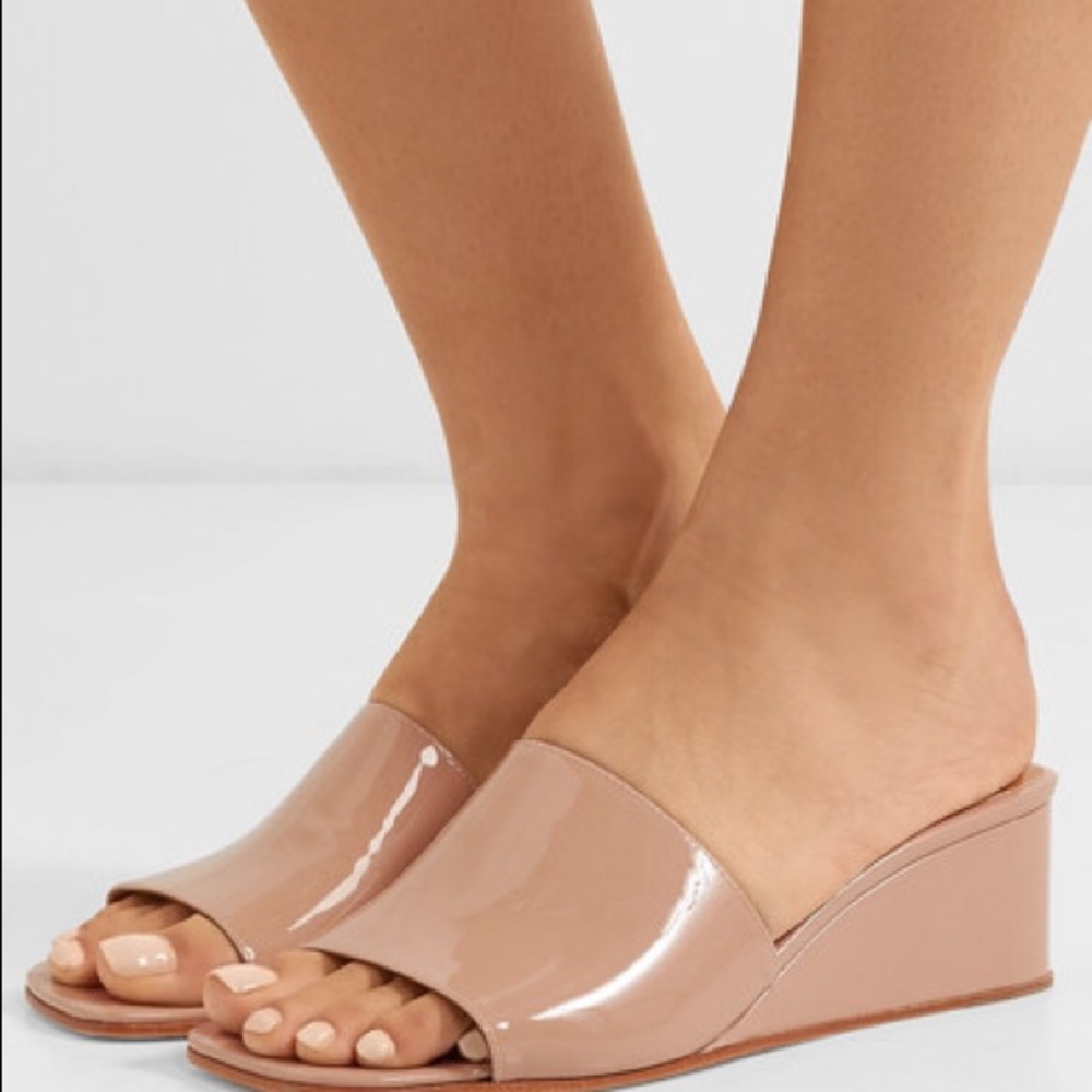 LOQ Sol Patent-Leather Wedges Beige NWT!